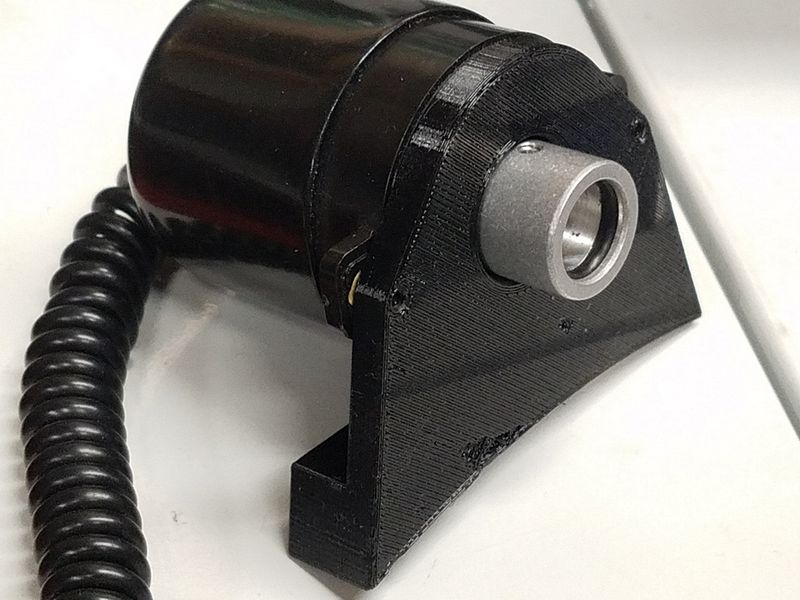 Motor with installed bracket