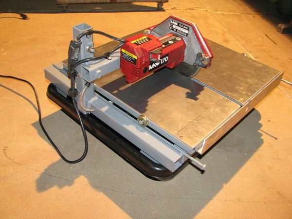 Rolling bed tile saw