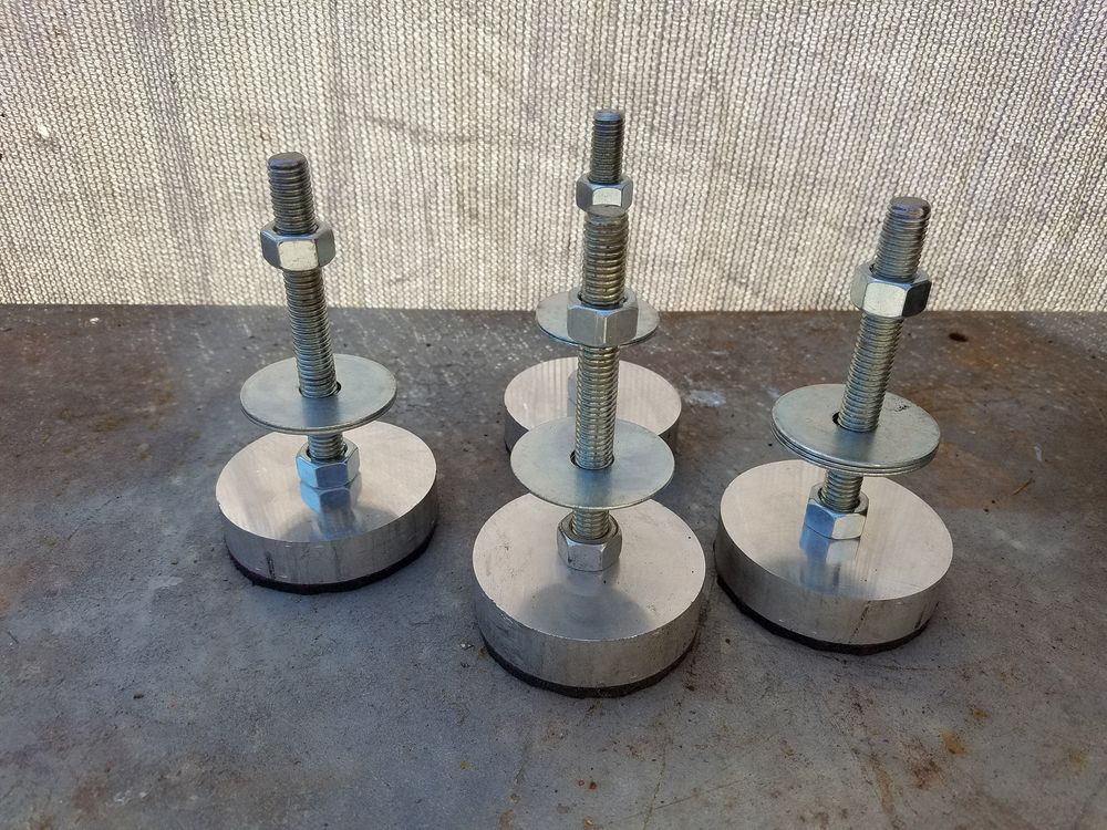 Compressor feet