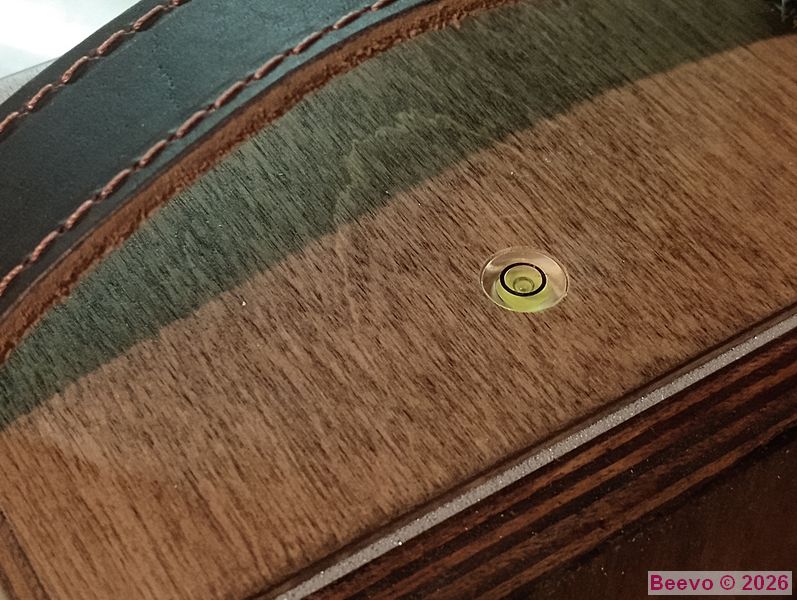 Pinhole w/ Bubble Level detail